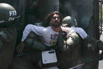 La policía detiene a un