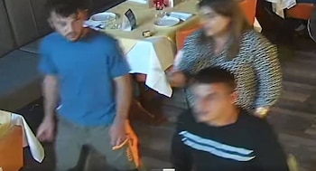 Entran en un restaurante, hacen