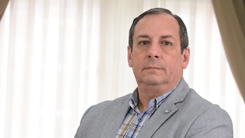 "El camino nos lo marcan desde el Ejecutivo, porque pasamos de ser una Dirección General de Fabricaciones Militares, dependiente del Ministerio de Defensa, a ser una sociedad del Estado y luego una sociedad anónima", indica Diego Martínez