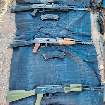 Rifles asegurados tras la intervención.
