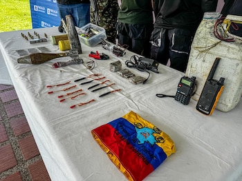 El Ejército halló un depósito ilegal con granadas, detonadores y artefactos improvisados en la vereda Filadelfia del municipio de Ituango - crédito prensa Ejército Nacional