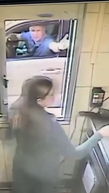 Un hombre en Florida atacó a una empleada de una cafetería