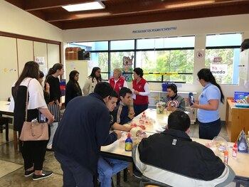 La Dr. Liliana Mayo visitando