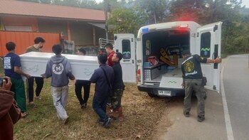 Entierran a un hombre por error en Tailandia y regresa con su familia 15 días después (Facebook: Nong Phayayom, Unidad de Rescate de Mae Chan)