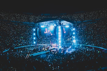 Junior H rompe récord en