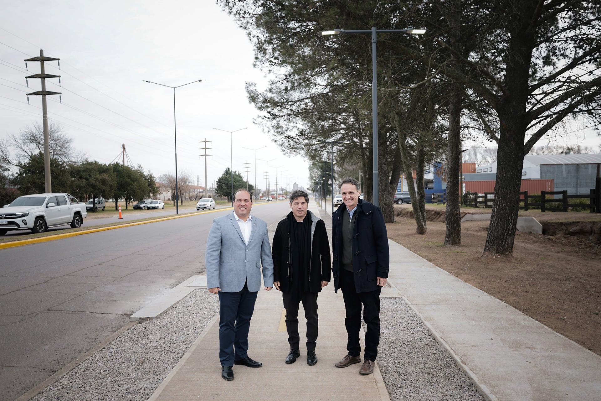Kicillof con Recoulat y el ministro de Infraestructura, Gabriel Katopodis. Políticamente, el funcionario es uno de los que busca acercar a los intendentes UCR