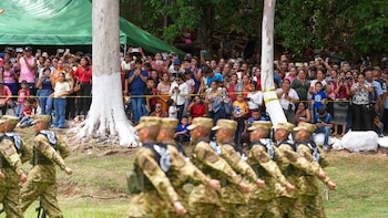 Los 581 soldados se suman al plan de seguridad. Visitantes presenciaron el acto oficial (Foto cortesía Gabinete de Seguridad)
