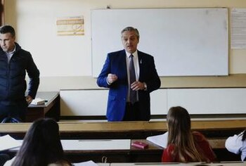 Fernández se recibió en la