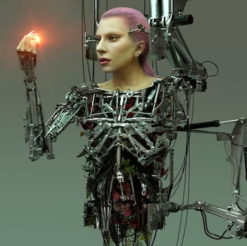 Lady Gaga luce como si