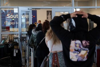 Pasajeros afectados por cancelaciones, en