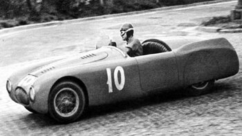 Tazio Nuvolari llevando en punta