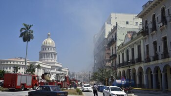 Una fuerte explosión el viernes en el céntrico hotel Saratoga de La Habana, que estaba en reparación, dejó varios muertos y heridos y provocó la destrucción de al menos cuatro de sus pisos
