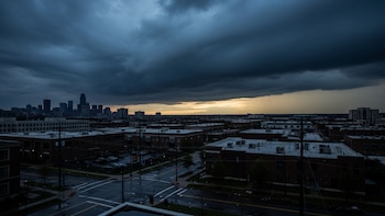 Un tornado provoca daños, cortes