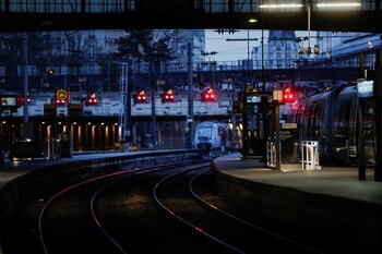 Vista de los andenes vacíos