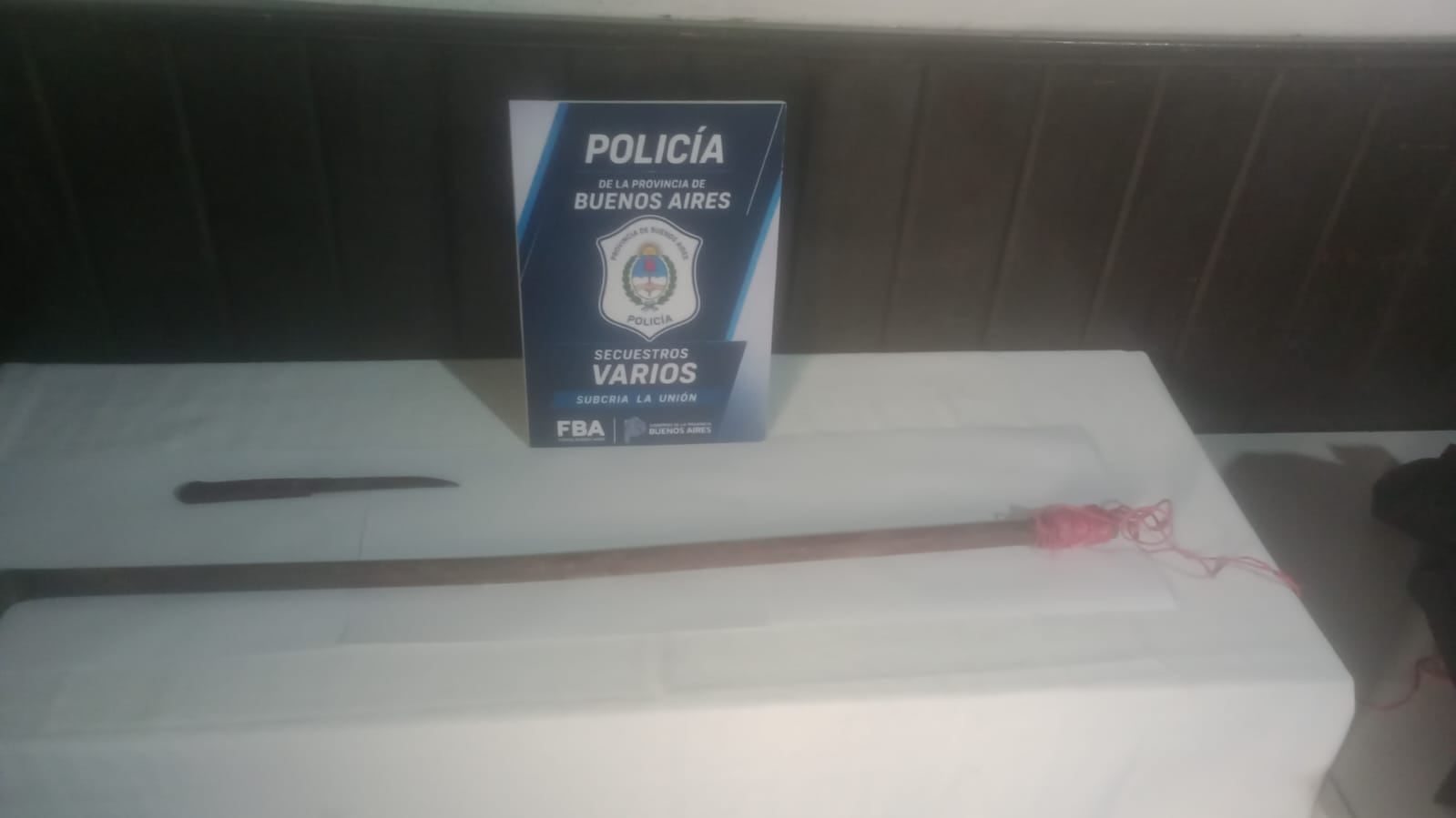 El cuchillo y la barra de hierro secuestrados por las autoridades