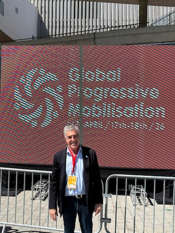Gregorio Dalbón a su llegada a la Global Progressive Mobilisation en Barcelona. (Imagen cedida)