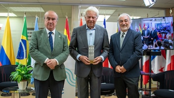 Felipe González, expresidente del Gobierno de España, recibe el premio Ana Frank