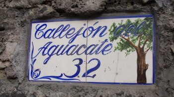 Letrero del inicio del callejón