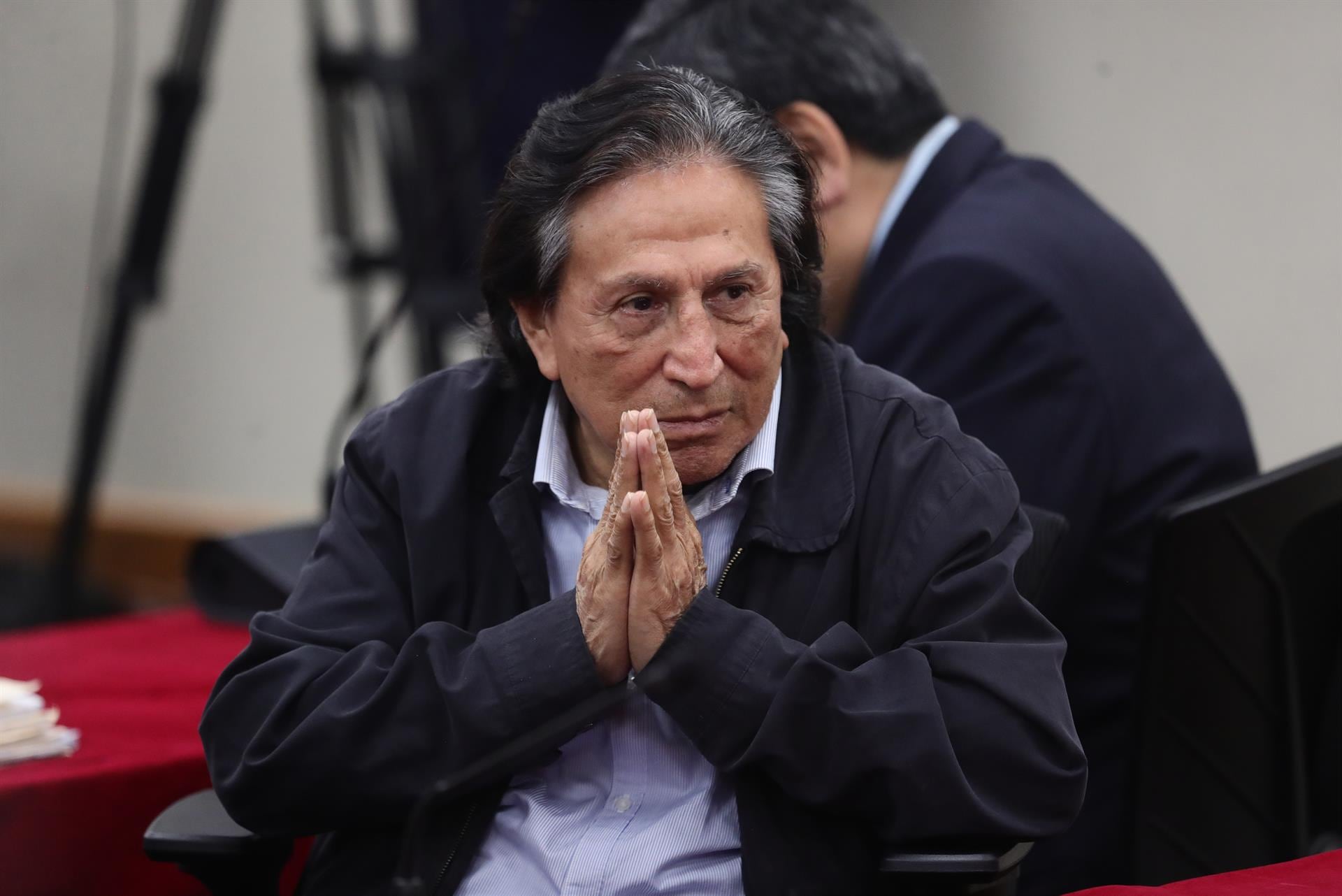 Carlos Torres Caro, abogado de Alejandro Toledo, informó que el exmandatario se encuentra en estado crítico y enfrenta alto riesgo de accidente cerebrovascular, según un informe médico