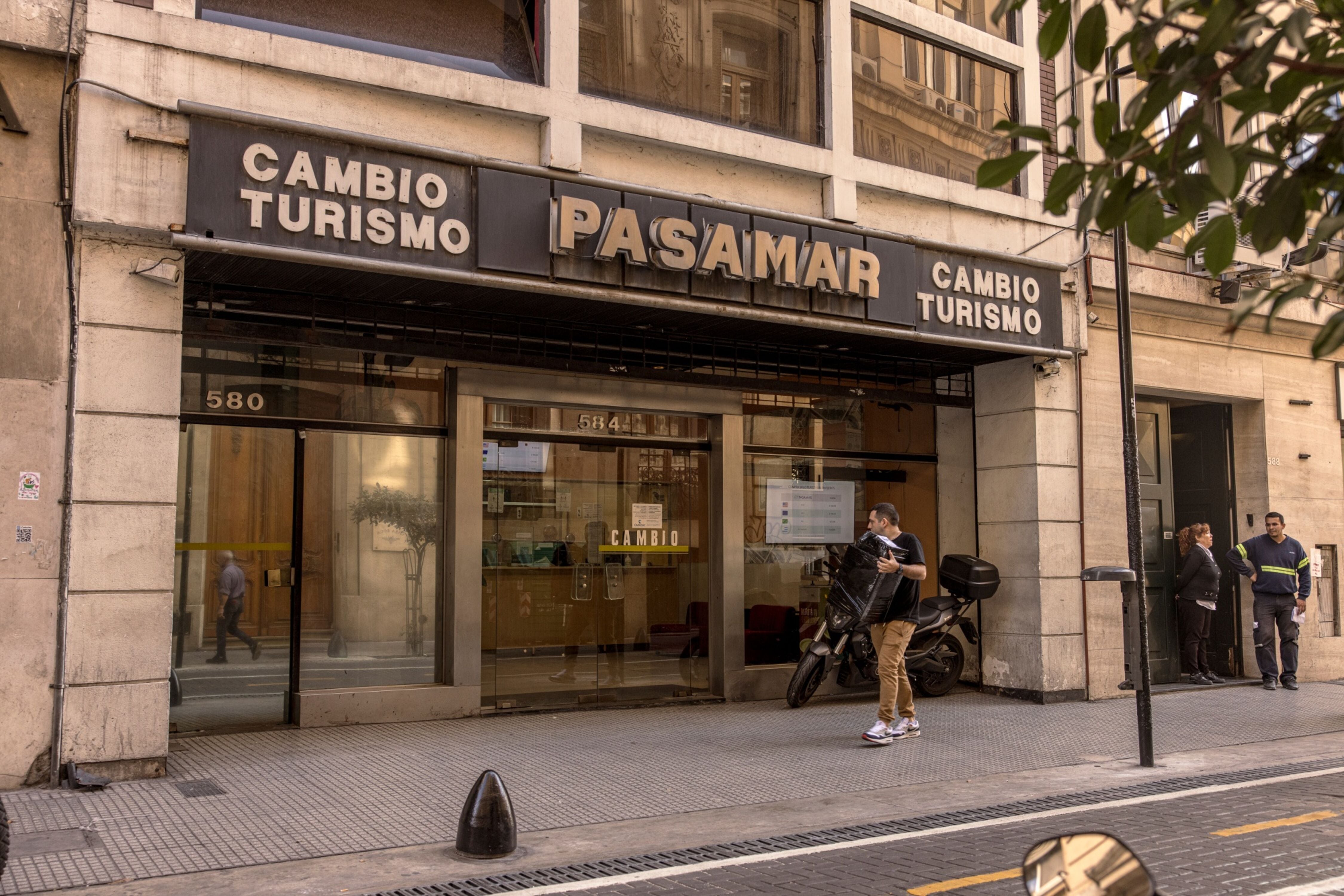 Dólar hoy en vivo: a cuánto se operan todas las cotizaciones minuto a minuto este jueves 26 de febrero