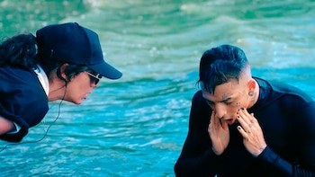 Gimena Accardi dirigiendo a Khea