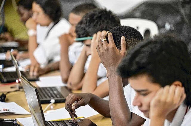 Datos oficiales revelan que el sistema de educación media enfrenta retos estructurales en cobertura, calidad y equidad territorial. - crédito Colprensa