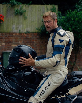 Alexander Skarsgård en "Pillion"