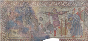 El mosaico refleja una versión