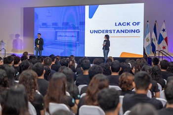 Representates de Koko´s Talk presentado su proyecto en la Expo Tech 2026 del Programa ¡Supérate! (Foto cortesía)
