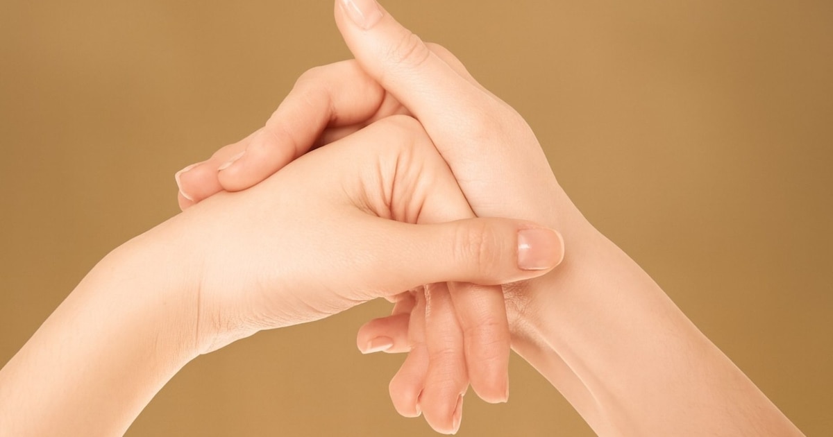 ¡Dejemos de preocuparnos! Lo que la ciencia dice REALMENTE sobre crujir los dedos y tus articulaciones