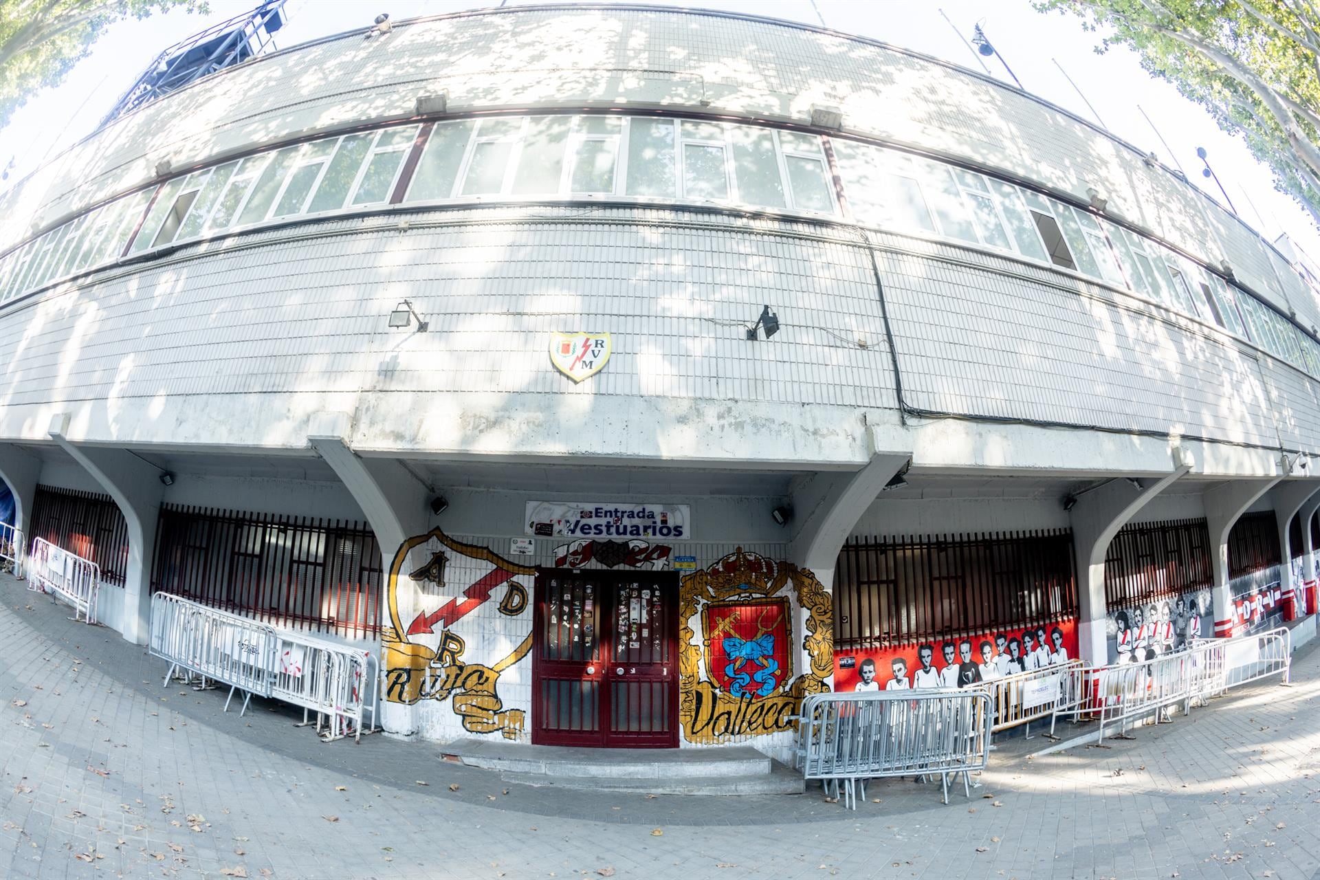 El TSJM duda de su competencia para resolver la demanda de la afición del Rayo contra el cierre de una grada