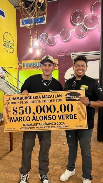 En una hamburguesería recibió un