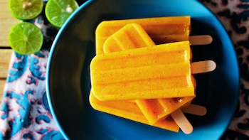Paletas de mango con chamoy y tamarindo: una combinación acida y picante