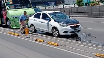 Hombre es captado lavando su