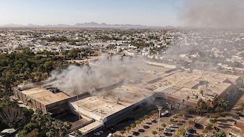 Casa Ley afirma que colaborará con autoridades tras incendio en centro comercial en Los Mochis, Sinaloa