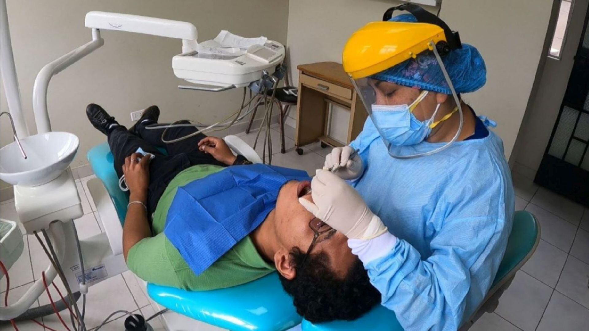 La conmemoración de la Odontología Peruana resalta el aporte de miles de especialistas que fortalecen la atención dental, la educación preventiva y la calidad del servicio en beneficio de la población. (Andina)