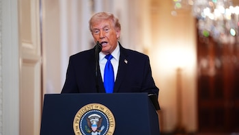 Trump bromea con los intentos