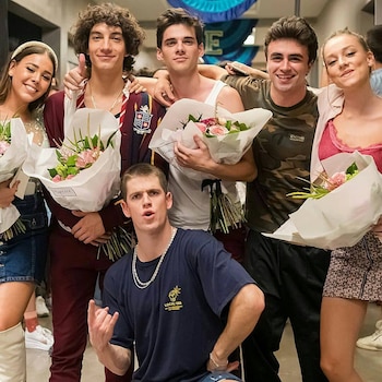 El elenco festejó el final