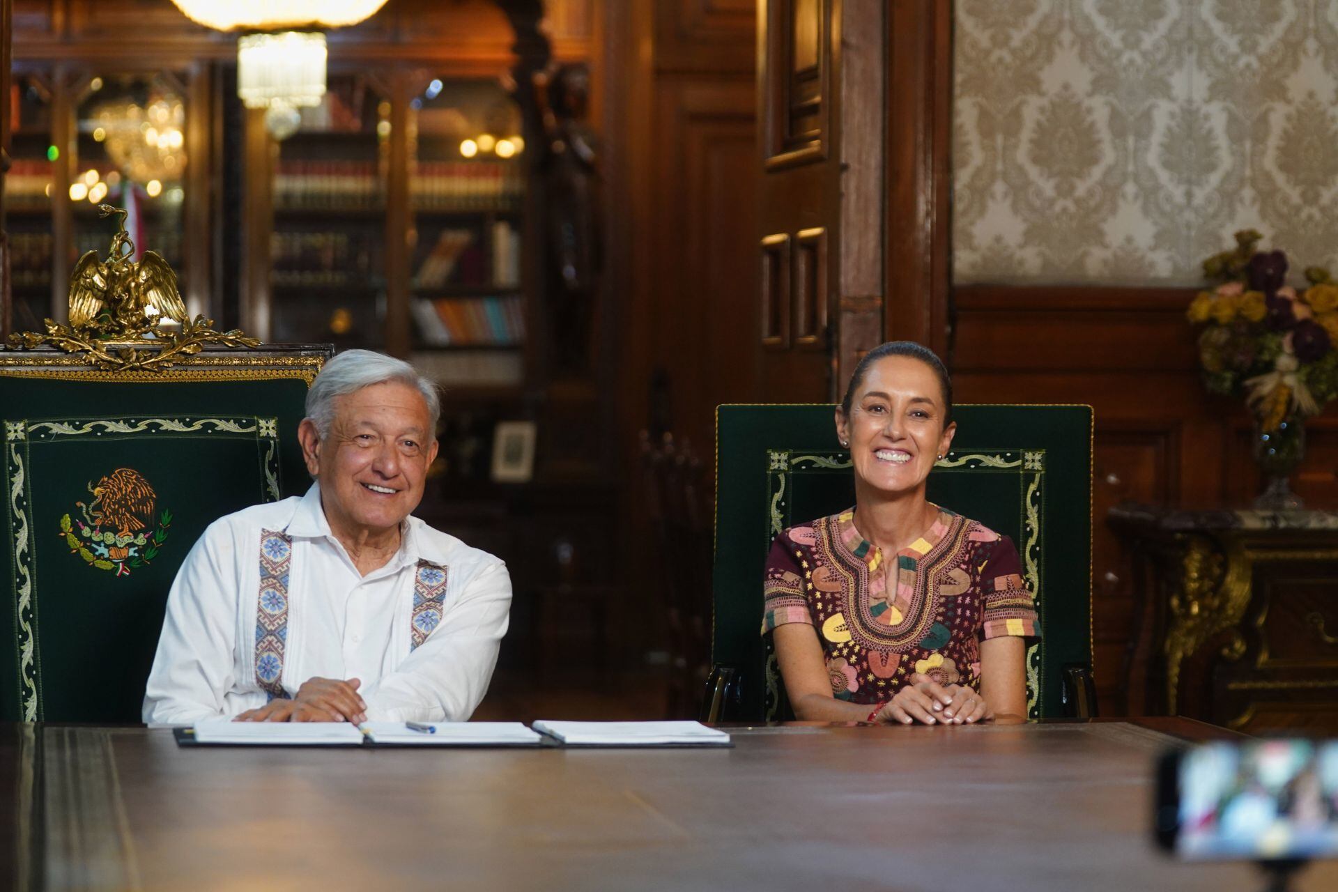 El expresidente López Obrador al lado de la ahora presidenta Claudia Sheinbaum. FOTO: PRESIDENCIA/CUARTOSCURO.COM
