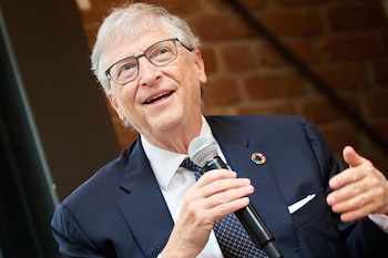 Para Gates, solo “si lo hacemos bien, los beneficios para la humanidad serán extraordinarios y el mundo será un lugar más equitativo”.
Europa Press