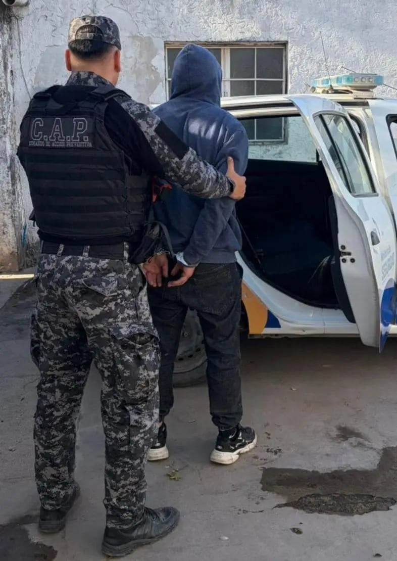 Previamente, habían aprehendido a un joven de 21 años (Policía de Córdoba)