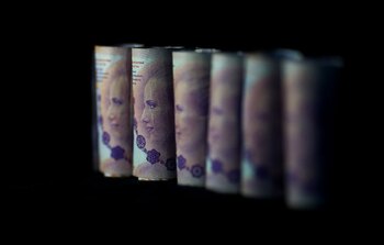 Billetes de cien pesos argentinos