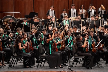 Jóvenes integrantes de la Orquesta