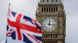 Aprender inglés después de los 60 a través de viajes inmersivos: beneficios cognitivos y sociales