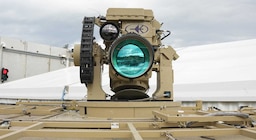 Israel presentó “Rayo de Hierro”, el primer escudo láser operativo capaz de interceptar misiles y drones