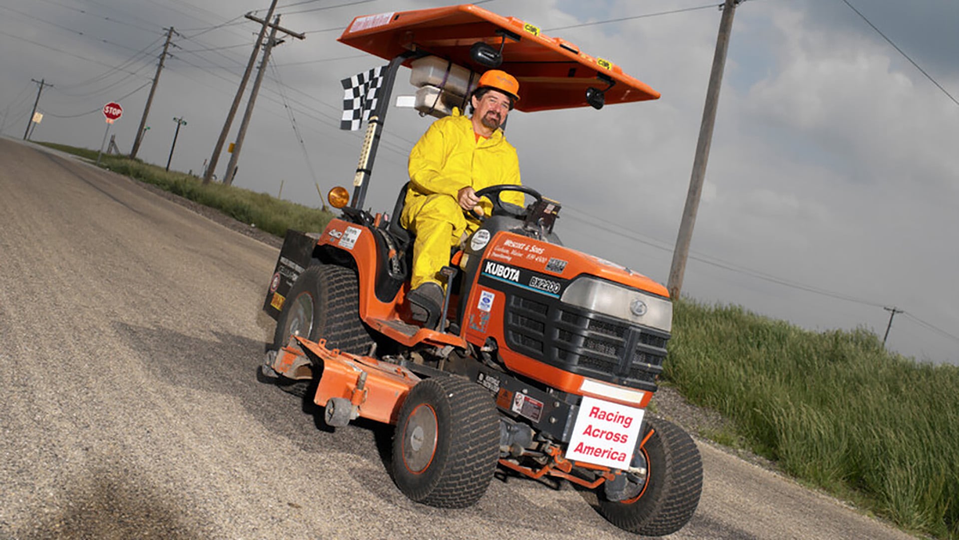Gary Hatter obtuvo un récord Guinness tras recorrer 23.487,5 kilómetros sobre una cortadora de césped durante una travesía por América del Norte (Guinness World Records)
