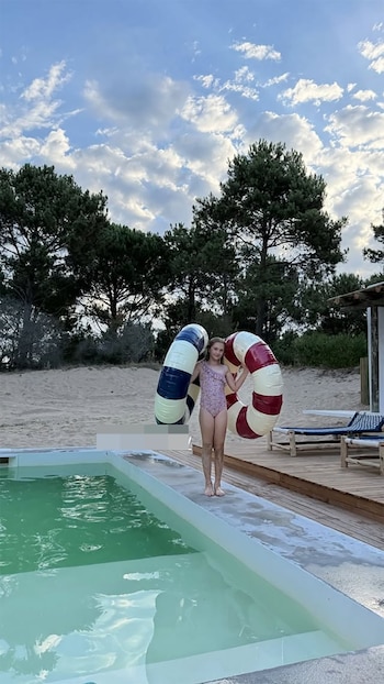 Malaika lució su traje de