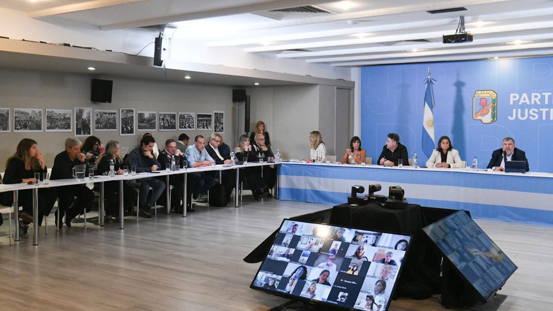 En el encuentro se habló de la exposición que Manuel Adorni hizo en la mañana de ayer en el Congreso