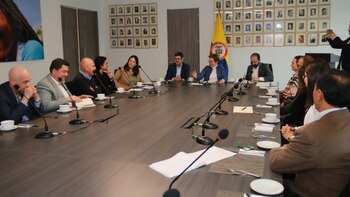 Reunión interna entre delegados de