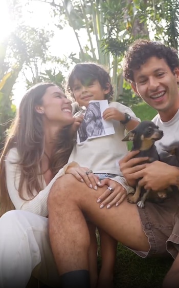 La creadora de contenido compartió un video familiar para comunicar que será madre por segunda vez - crédito @danielasalazarc_/ Instagram
